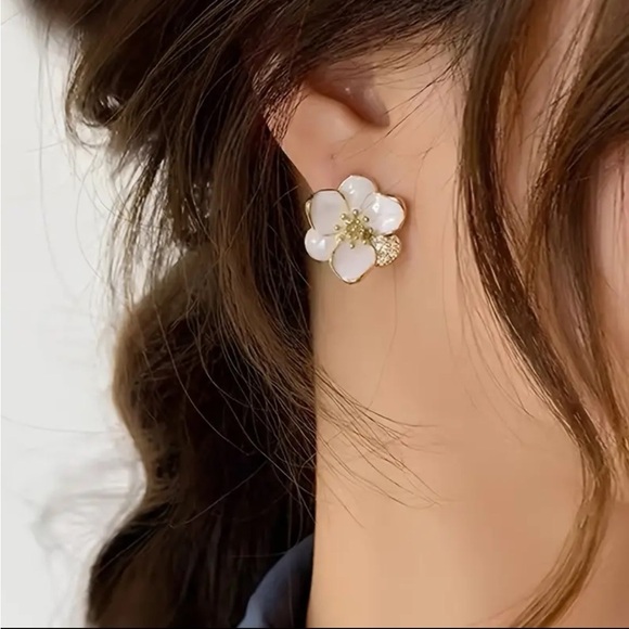 Gold and White Flower and Diamond Cluster Stud Earrings New NWT - Picture 4 of 6